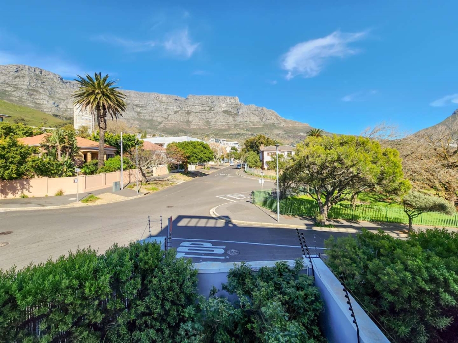 1 Bedroom Property for Sale in Vredehoek Western Cape